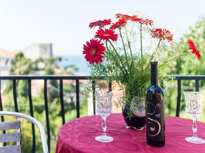 Paula - With Terrace And Sea View Apartman