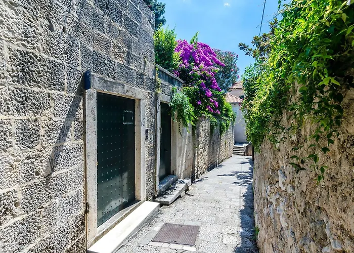 Paula - With Terrace And Sea View